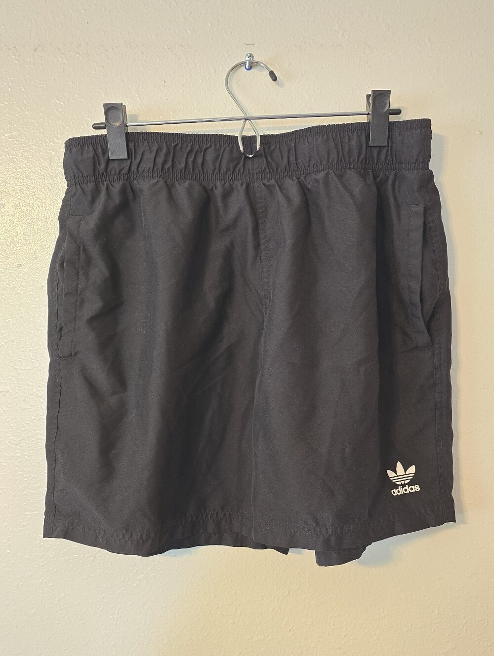adidas Originals Men's Trefoil Essentials Woven Shorts - Black - Size Large